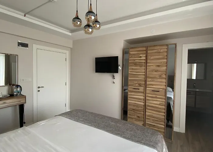 Antigonia Butik Отель *